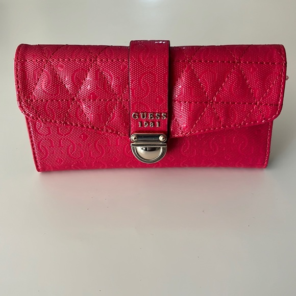 Guess Wallet - Picture 1 of 5